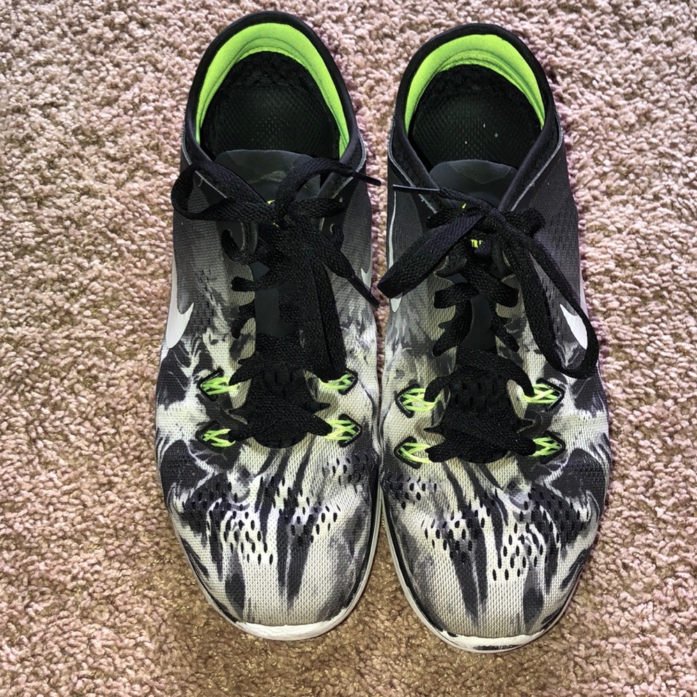 Women’s Nike Tennis Shoes - size 11